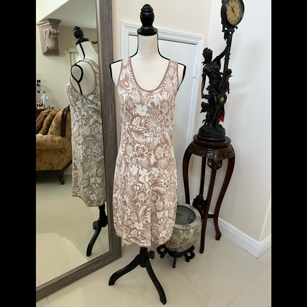 Spectacular Tommy Bahama neutral knitted dress!